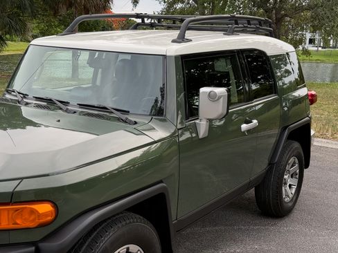Used 2014 Toyota FJ Cruiser AWD/4WD image 24