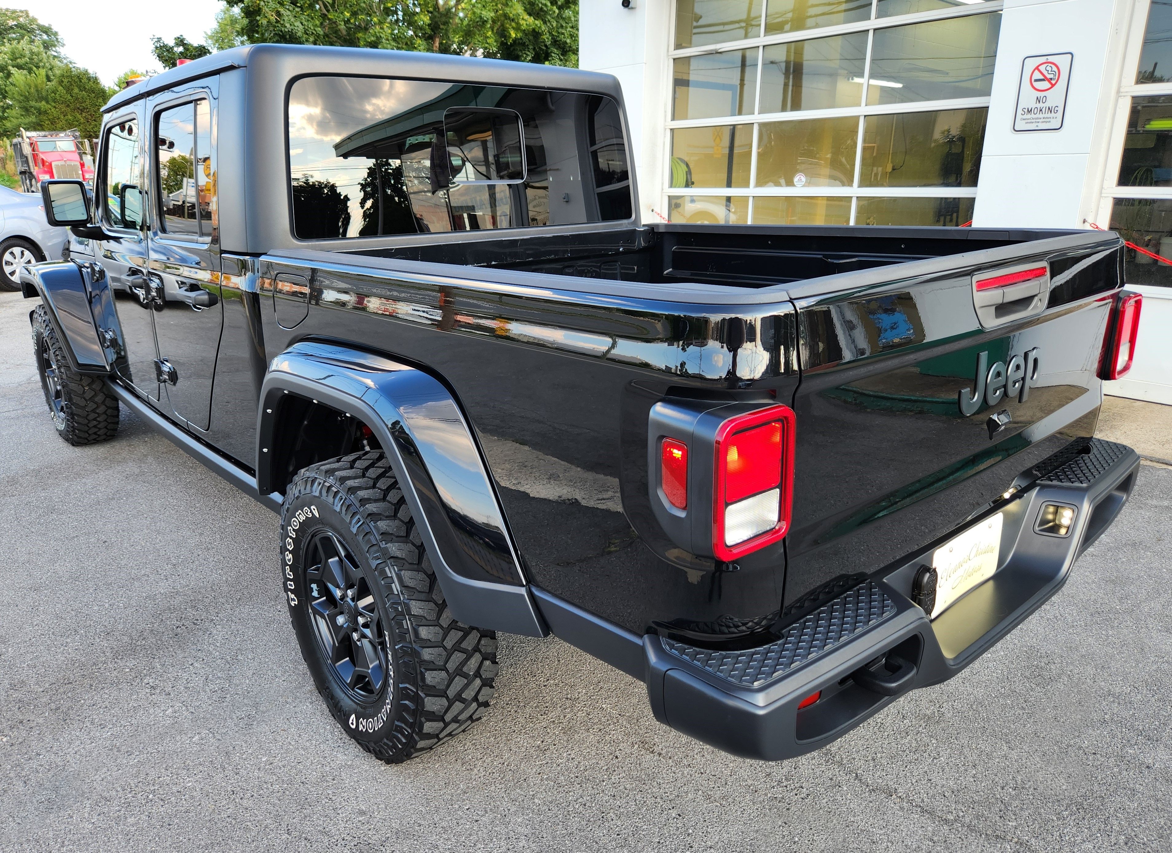 Used 2021 Jeep Gladiator Sport AWD/4WD image 8