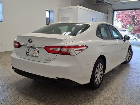 Used 2020 Toyota Camry LE image 4