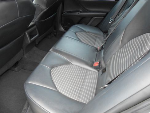 Used 2020 Toyota Camry SE image 7