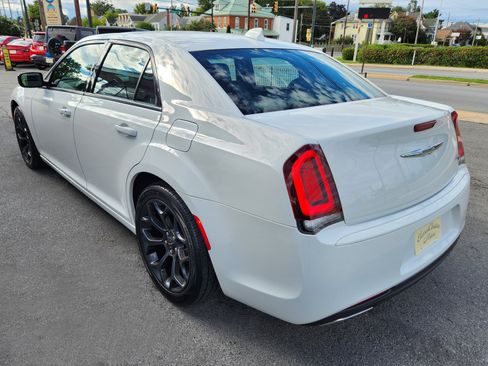 Used 2019 Chrysler 300 S RWD image 8