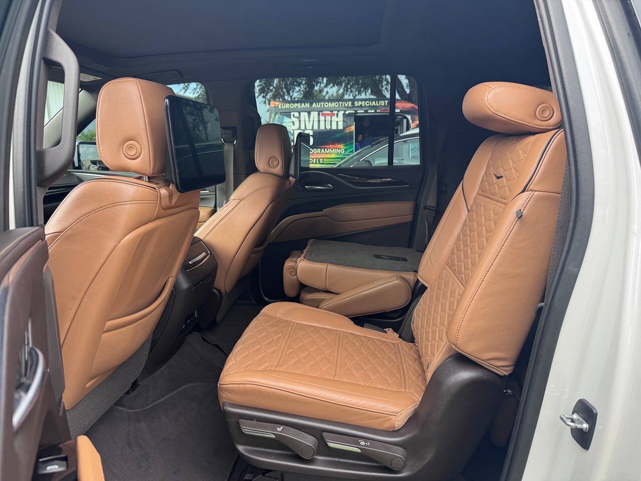 Used 2021 Cadillac Escalade ESV Sport RWD image 8