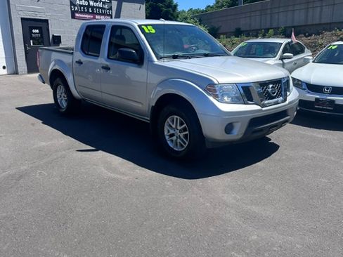 Used 2015 Nissan Frontier 4x4 Crew Cab image 1