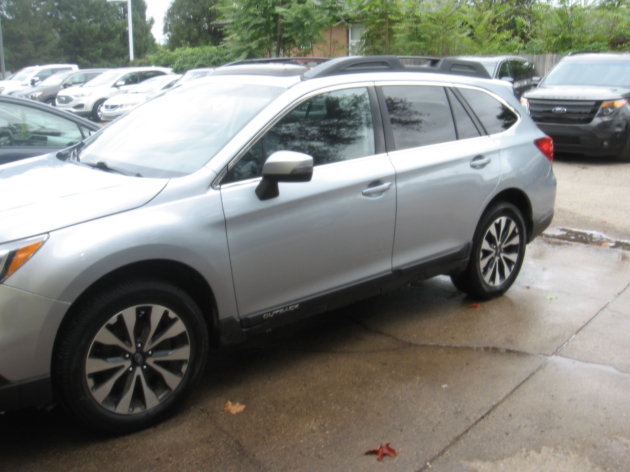 Used 2015 Subaru Outback 2.5i Limited AWD/4WD image 1