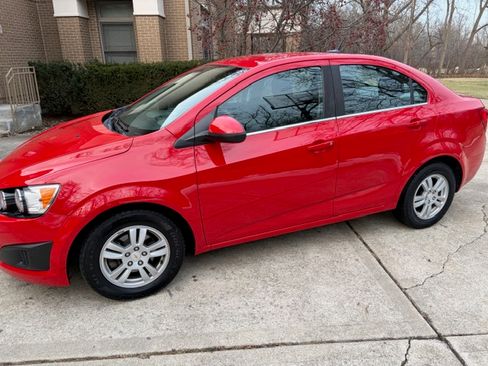 Used 2012 Chevrolet Sonic LT image 2