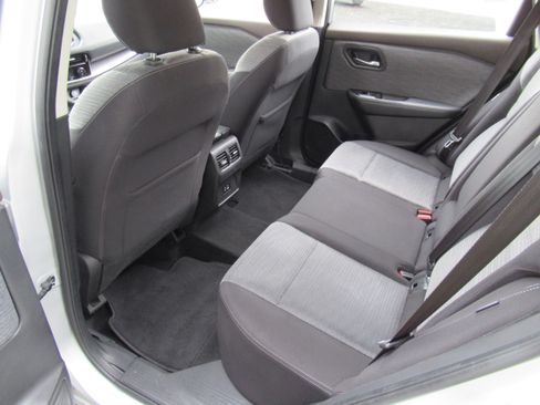 Used 2021 Nissan Rogue SV image 15
