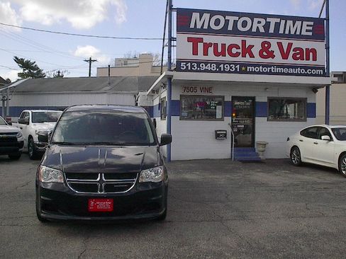 Used 2016 Dodge Grand Caravan SE image 2