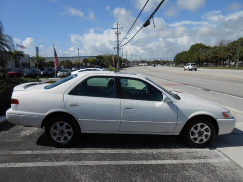 Used 1999 Toyota Camry LE V6 Sedan FWD image 6