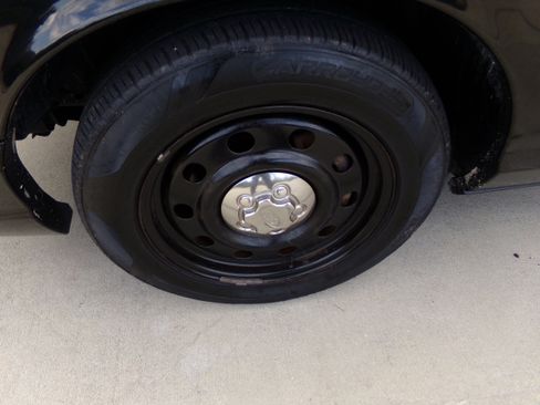 Used 2007 Ford Crown Victoria Police Interceptor image 16