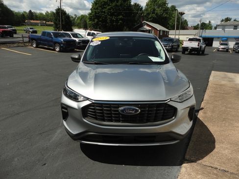 Used 2023 Ford Escape AWD Active image 5