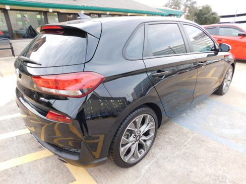 Used 2019 Hyundai Elantra GT N Line image 8