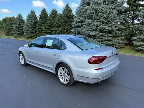 Used 2017 Volkswagen Passat 1.8T SE image 4
