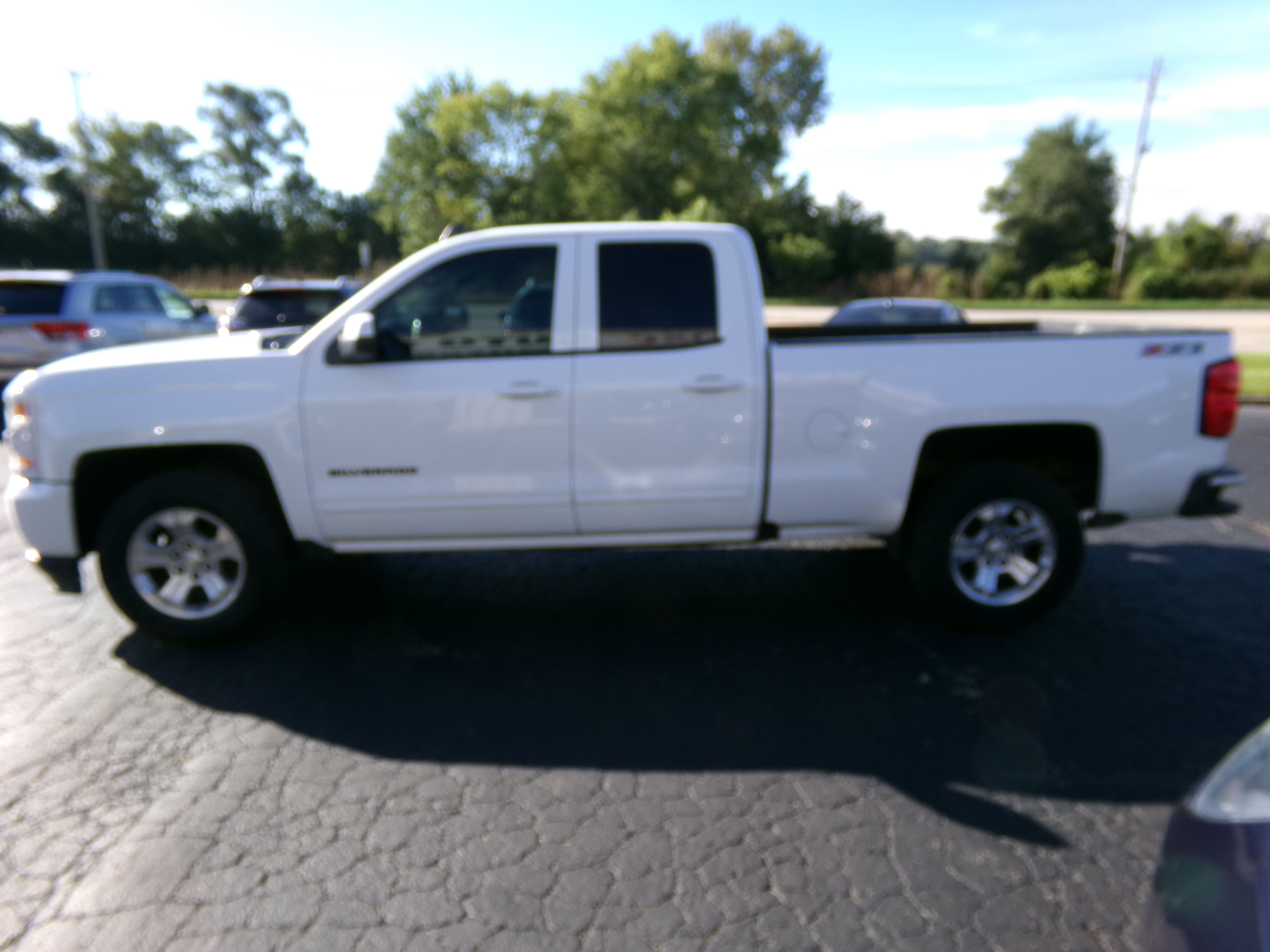 Used 2016 Chevrolet Silverado 1500 4x4 Double Cab LT image 2