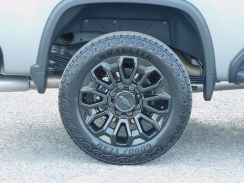 Used 2025 Chevrolet Silverado 2500 High Country image 13