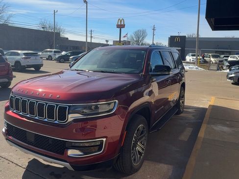 Used 2024 Jeep Wagoneer Series II image 4
