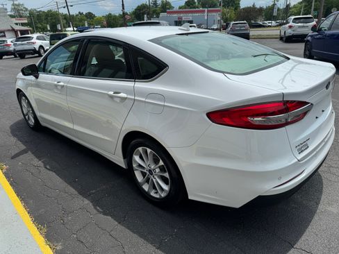 Used 2020 Ford Fusion SE FWD image 4