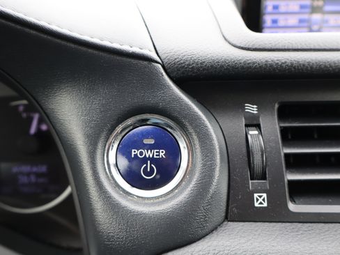 Used 2013 Lexus CT 200h Premium image 24