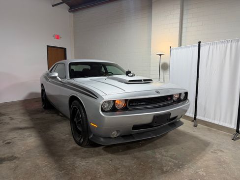 Used 2010 Dodge Challenger R/T image 6