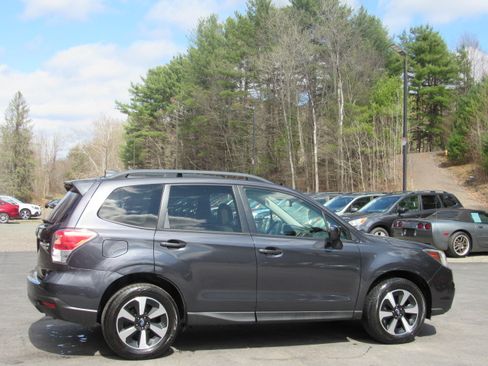 Used 2017 Subaru Forester 2.5i Premium image 8