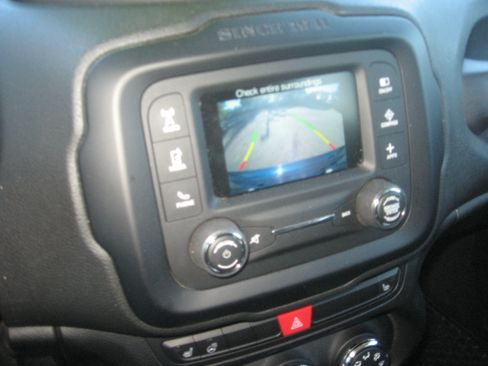 Used 2016 Jeep Renegade Latitude image 11