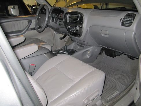 Used 2004 Toyota Sequoia Limited image 16