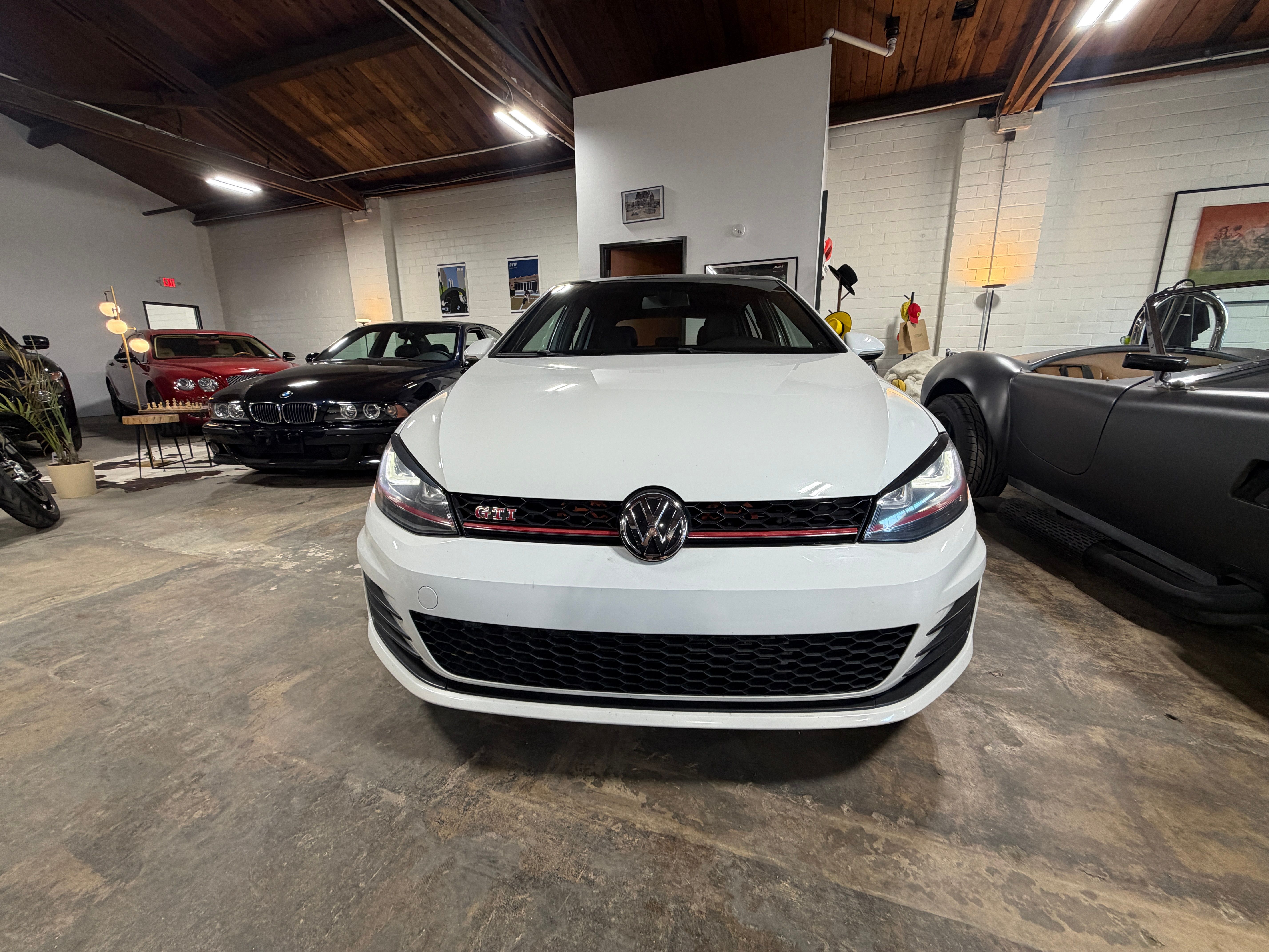 Used 2017 Volkswagen GTI SE w/ Performance Package FWD image 6