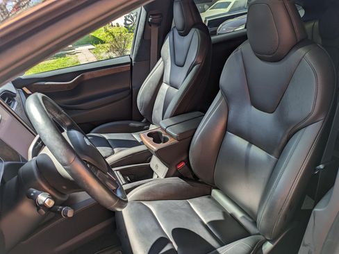 Used 2020 Tesla Model X image 13