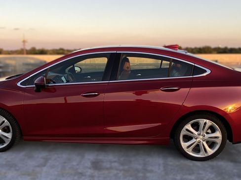 Used 2017 Chevrolet Cruze Premier image 31