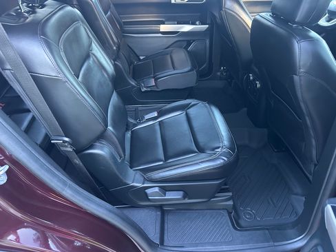 Used 2022 Ford Explorer 2WD XLT image 13