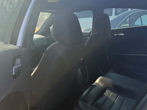 Used 2017 Dodge Charger SE image 6