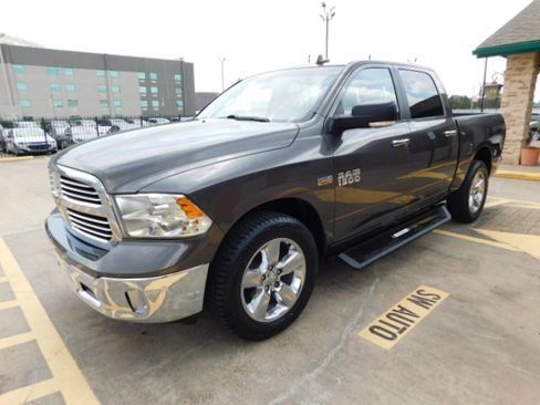 Used 2018 RAM 1500 4x4 Crew Cab Big Horn image 4