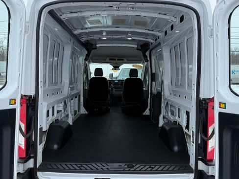 Used 2023 Ford Transit 250 image 4