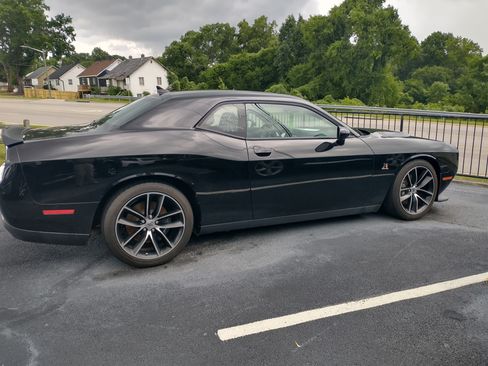 Used 2018 Dodge Challenger Scat Pack RWD image 1