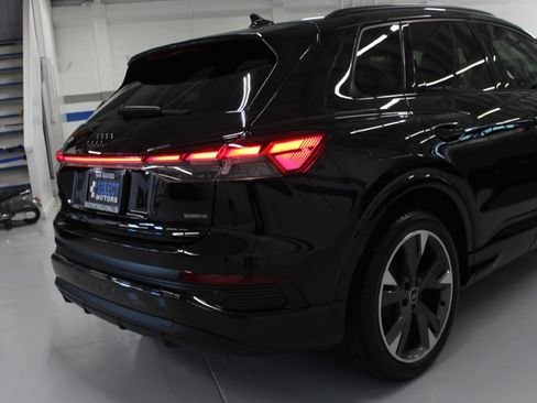 Used 2024 Audi Q4 e-tron quattro Prestige AWD/4WD image 7