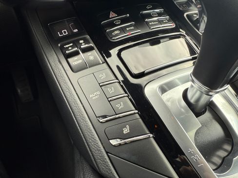Used 2017 Porsche Cayenne image 13