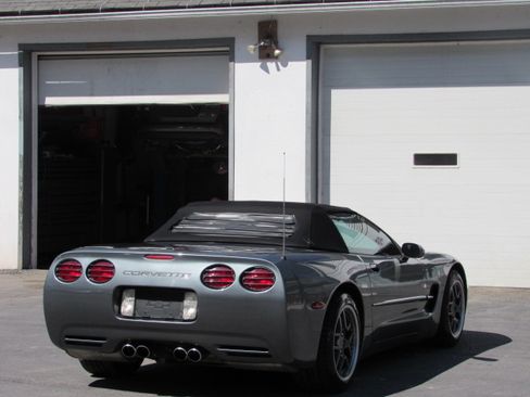Used 2004 Chevrolet Corvette image 8