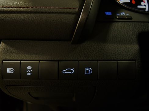 Used 2018 Toyota Camry XLE image 27