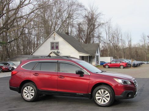 Used 2017 Subaru Outback 2.5i Premium image 14