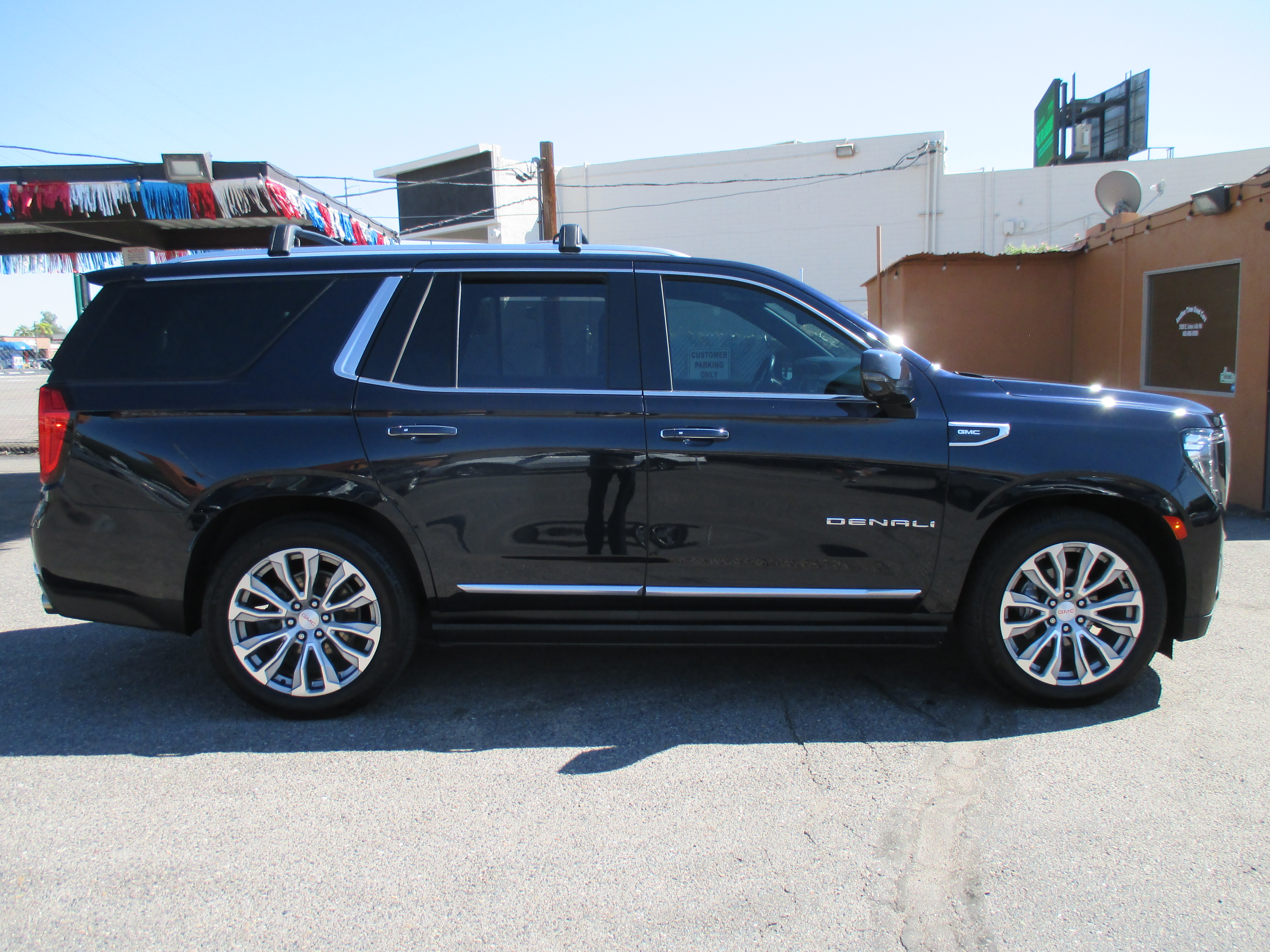Used 2022 GMC Yukon 4WD Denali Ultimate image 1