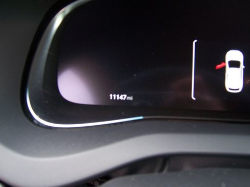 Used 2024 Toyota Venza Limited image 13