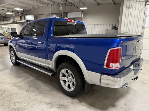Used 2015 RAM 1500 4x4 Crew Cab Laramie image 8
