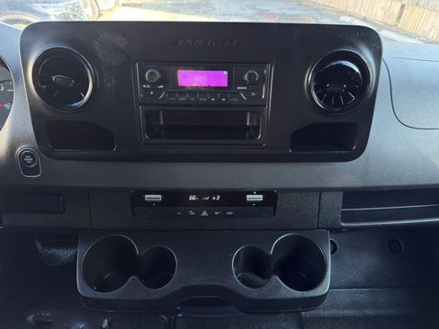 Used 2020 Mercedes-Benz Sprinter 2500 image 14