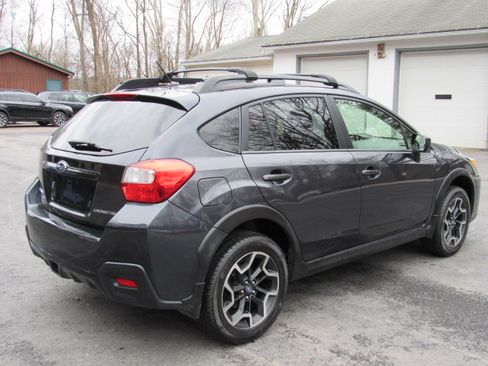Used 2017 Subaru Crosstrek 2.0i Premium image 10