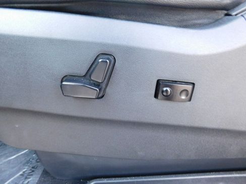 Used 2019 Dodge Grand Caravan SXT image 12