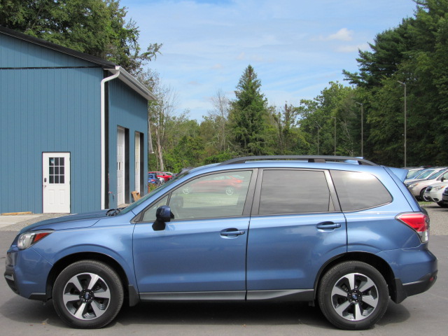 Used 2017 Subaru Forester 2.5i Premium AWD/4WD image 4