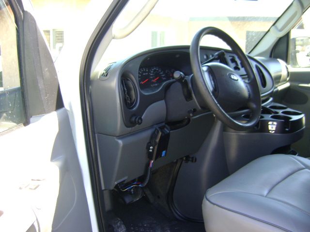 Used 2008 Ford E-350 and Econoline 350 Extended Wagon Super Duty RWD image 8