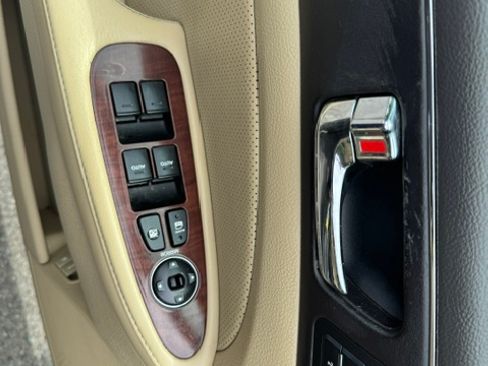 Used 2011 Hyundai Genesis 4.6 RWD image 9