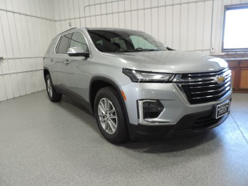 Used 2023 Chevrolet Traverse LT image 6