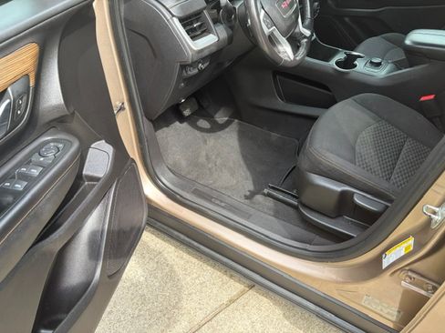 Used 2018 GMC Terrain AWD SLE image 11