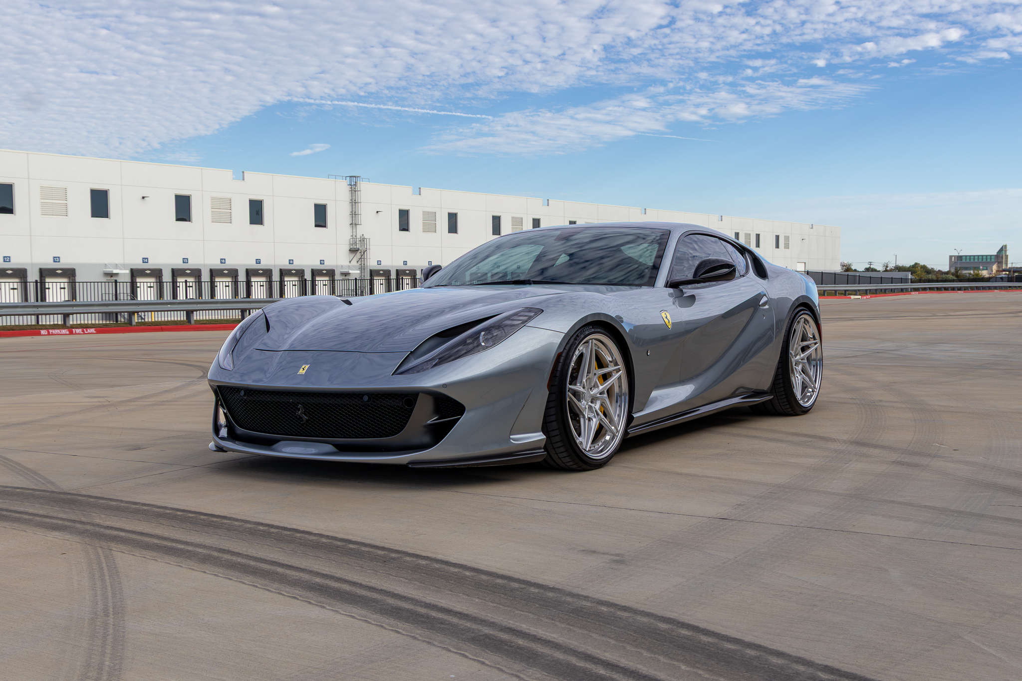 Used 2018 Ferrari 812 Superfast RWD image 3